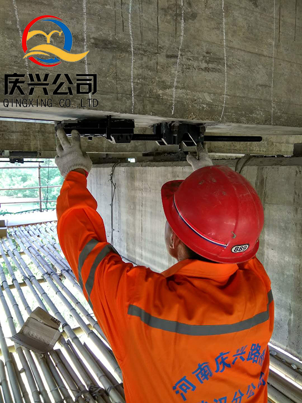 庆兴公司承揽预应力碳板加固工程